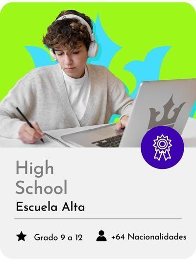 Estudiante que realiza cursos de informática en línea para la Escuela Virtual de Bradford, que ofrece educación virtual internacional a estudiantes de todos los orígenes.