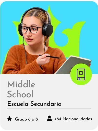 Un estudiante que sigue un curso en línea accesible, equipado con auriculares, participa en actividades de aula virtual en la Escuela Virtual Internacional de Bradford.